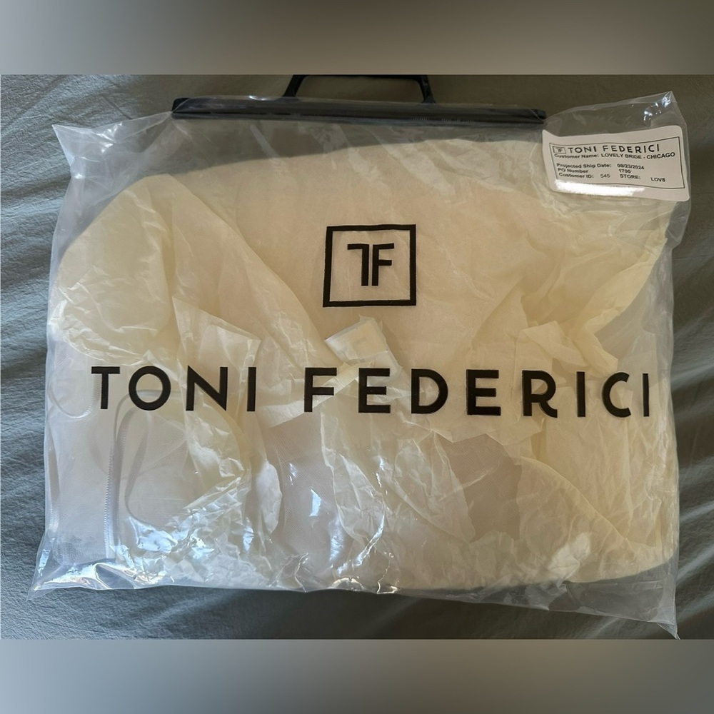 Toni Federici Je T’aime Cathedral Veil | Light Ivory - Picture 7 of 11